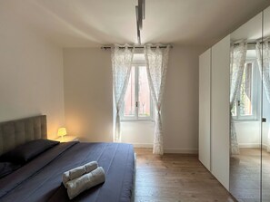 2 bedrooms, desk, iron/ironing board, travel crib