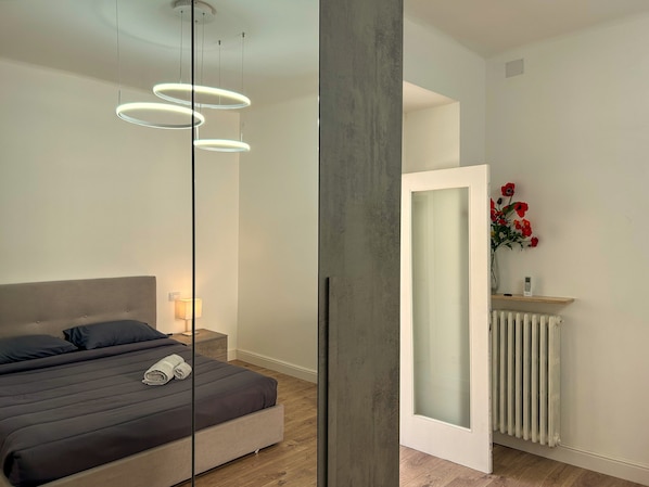 2 bedrooms, desk, iron/ironing board, travel cot