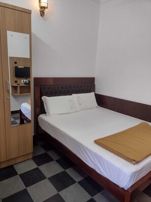 Quarto casal standard, vista para a colina | Wi-Fi de cortesia