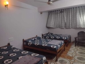 Classic Triple Room | Free WiFi - Padmashree lodge (Mudigere)