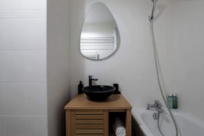 Dusche, Haartrockner, Shampoo