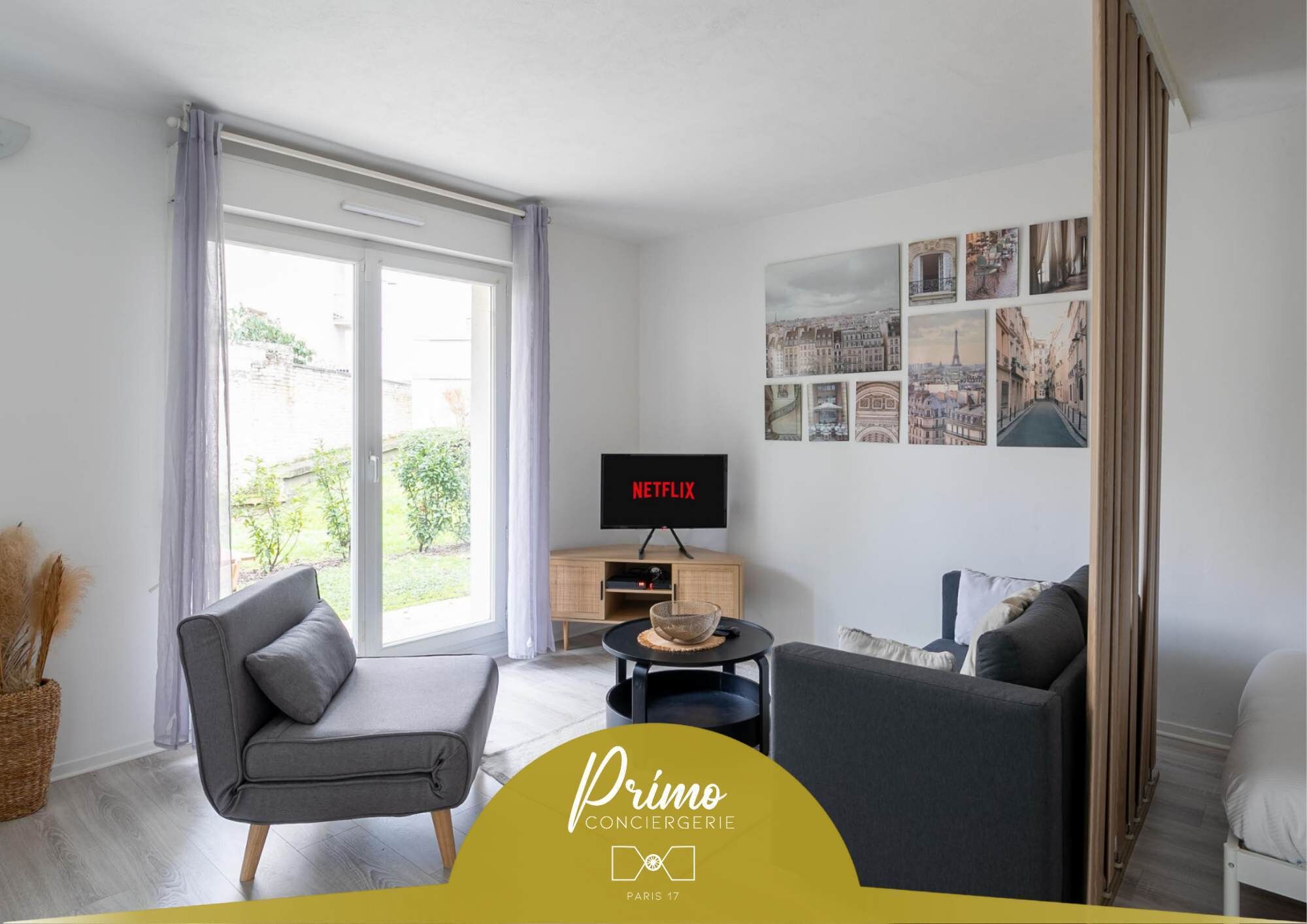 Een televisie en een kantoor