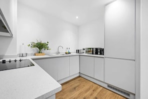Apartment | Private kitchen - Manchester - Apartment - Sleeps 5 - Parking (Salford)