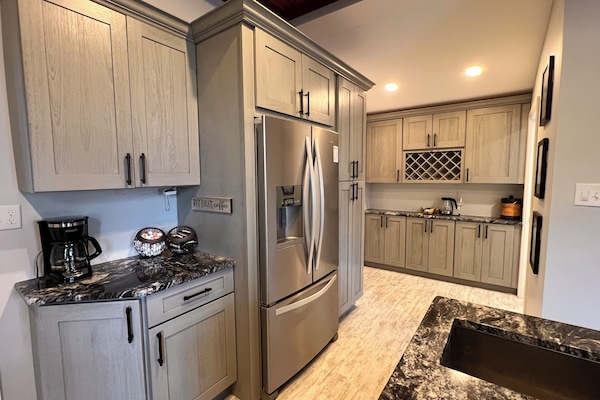 KĂŒhlschrank, Mikrowelle, Ofen, Herdplatte