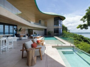 Et oppvarmet basseng