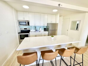 Fridge, microwave, oven, stovetop - Unobstructed Waikiki Beach Ocean View Free Parking (Honolulu)