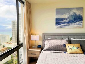 1 bedroom, iron/ironing board, WiFi - Waikiki Beach Ocean 28F Suite, Free parking+Patio (Honolulu)