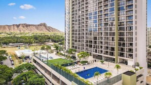 A high-rise hotel with a rooftop pool, a tennis court, and a mountain view. - Tropical Oasis, Steps away from Waikiki Beach, Free Parking (Honolulu)