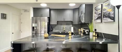 Refrigerador, microondas, horno, placa de cocina