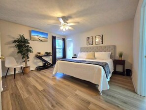 3 Schlafzimmer, Schreibtisch, Bügeleisen/Bügelbrett, WLAN