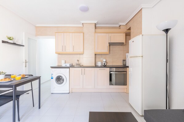 Apartment, 2 Bedrooms, Accessible, Balcony | Laundry