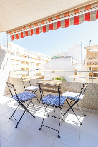 2-bedroom Apartment-close to Beaches and Center