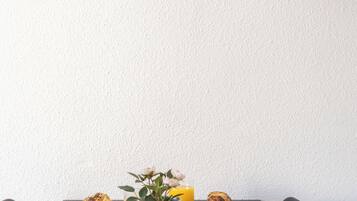 Apartment, 2 Bedrooms, Accessible, Balcony | Dining