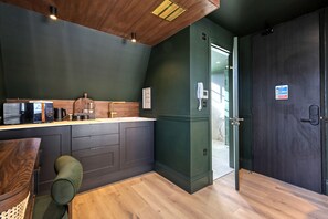 Kahden hengen superior-huone | Tallelokero huoneessa, yksilöllisesti sisustettu