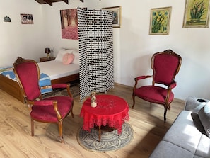 1 chambre, coffres-forts dans les chambres, fer et planche à repasser