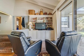 House, Multiple Beds, Patio, Garden View (OAK AVENUE 77) | Interior