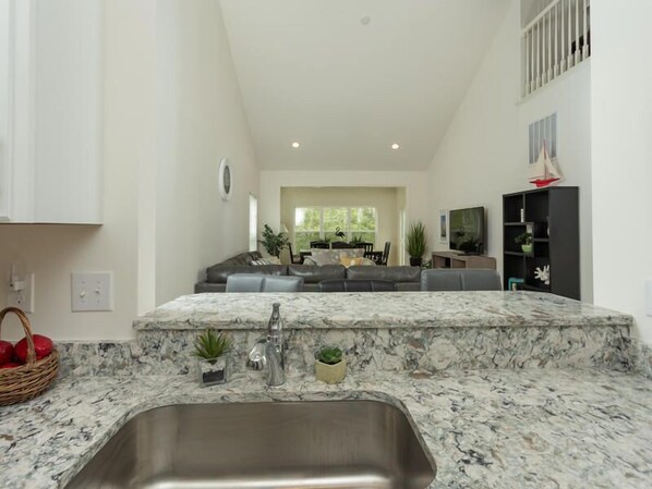 House, Multiple Beds, Patio, Pool View (KENNET LANE 20087) | Interior