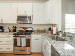 House, Multiple Beds, Patio, Pool View (KENNET LANE 20087) | Private kitchen