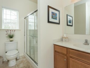 Casa, varias camas, patio, vista a la alberca (KENNET LANE 20087) | Baño