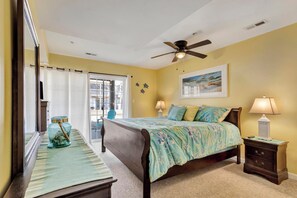 บ้านพัก, หลายเตียง, ใช้สระว่ายน้ำได้, วิวสวน (AMES DRIVE 19897) | 4 ห้องนอน, ห้องพักตกแต่งอย่างมีเอกลักษณ์, ตกแต่งพิเศษโดยเฉพาะ