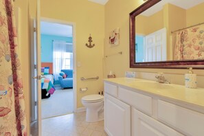 Condo, Multiple Beds, Balcony (PEBBLE DRIVE 1422) | Bathroom