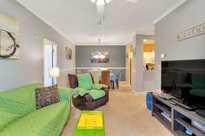 Apartamento, varias camas, balcón (PEBBLE DRIVE 1422) | Zona de estar