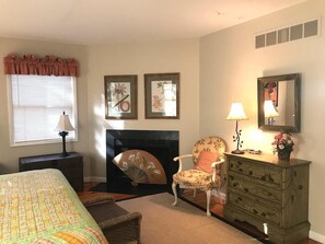 House, Multiple Beds, Fireplace, Garden View (OAK AVENUE 73) | 5 bedrooms, individually decorated, individually furnished