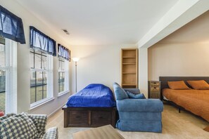 House, Multiple Beds, Pool Access (SHOAL LANE 12)