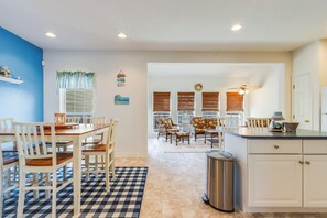 Maison, Plusieurs lits, accès à la piscine (SHOAL LANE 12) | 4 chambres, décor unique, ameublement unique