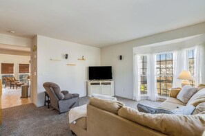 House, Multiple Beds, Pool Access (SHOAL LANE 12) | Living area