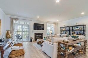 House, Multiple Beds, Patio, Pool View (CATALINA CIRCLE 21520) | Living area - Catalina Circle 21520 (Rehoboth Beach)