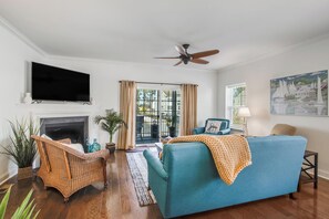 House, Multiple Beds, Patio (KEYSTONE DRIVE 19796) | Living area - Keystone Drive 19796 (Rehoboth Beach)