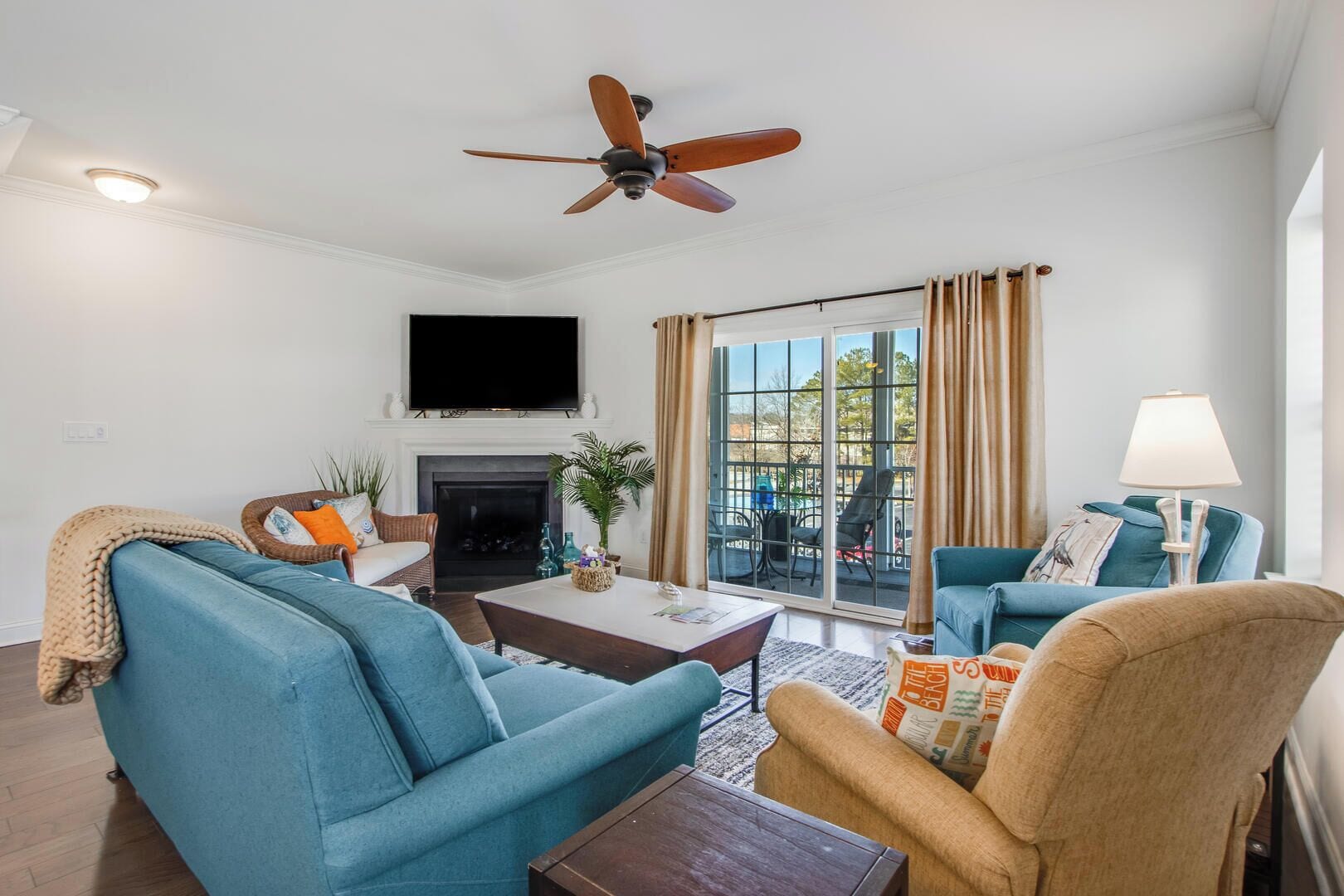 Rumah, Beberapa Tempat Tidur, patio (KEYSTONE DRIVE 19796) | Area keluarga | Perapian