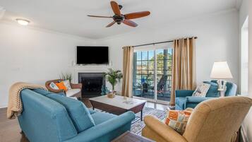 Rumah, Beberapa Tempat Tidur, patio (KEYSTONE DRIVE 19796) | Area keluarga | Perapian