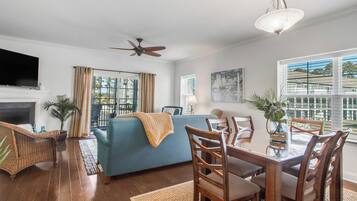 Rumah, Beberapa Tempat Tidur, patio (KEYSTONE DRIVE 19796) | 3 kamar tidur dan didekorasi berbeda-beda