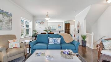 House, Multiple Beds, Patio (KEYSTONE DRIVE 19796) | Living area