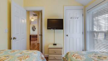 Cottage, Multiple Beds, Patio, Garden View (DELAWARE AVENUE 34B) | 3 bedrooms, individually decorated, individually furnished