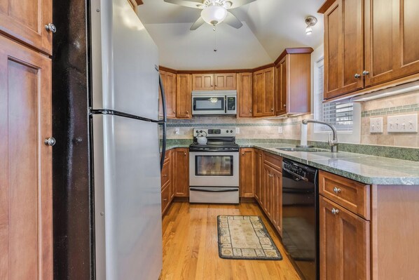 Cottage, Multiple Beds, Patio, Garden View (DELAWARE AVENUE 34B) | Private kitchen | Coffee/tea maker, dining tables