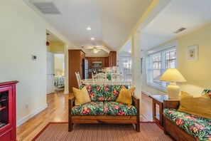 Cottage, Multiple Beds, Patio, Garden View (DELAWARE AVENUE 34B) | Interior