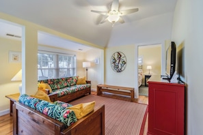 Cottage, plusieurs lits, patio, vue jardin (DELAWARE AVENUE 34B) | Coin séjour