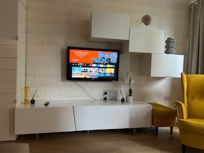 Interior - 1-bed Apt, Sleeps 4, Central To Shops & Transport (London)