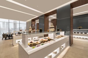 2 restaurants, breakfast served