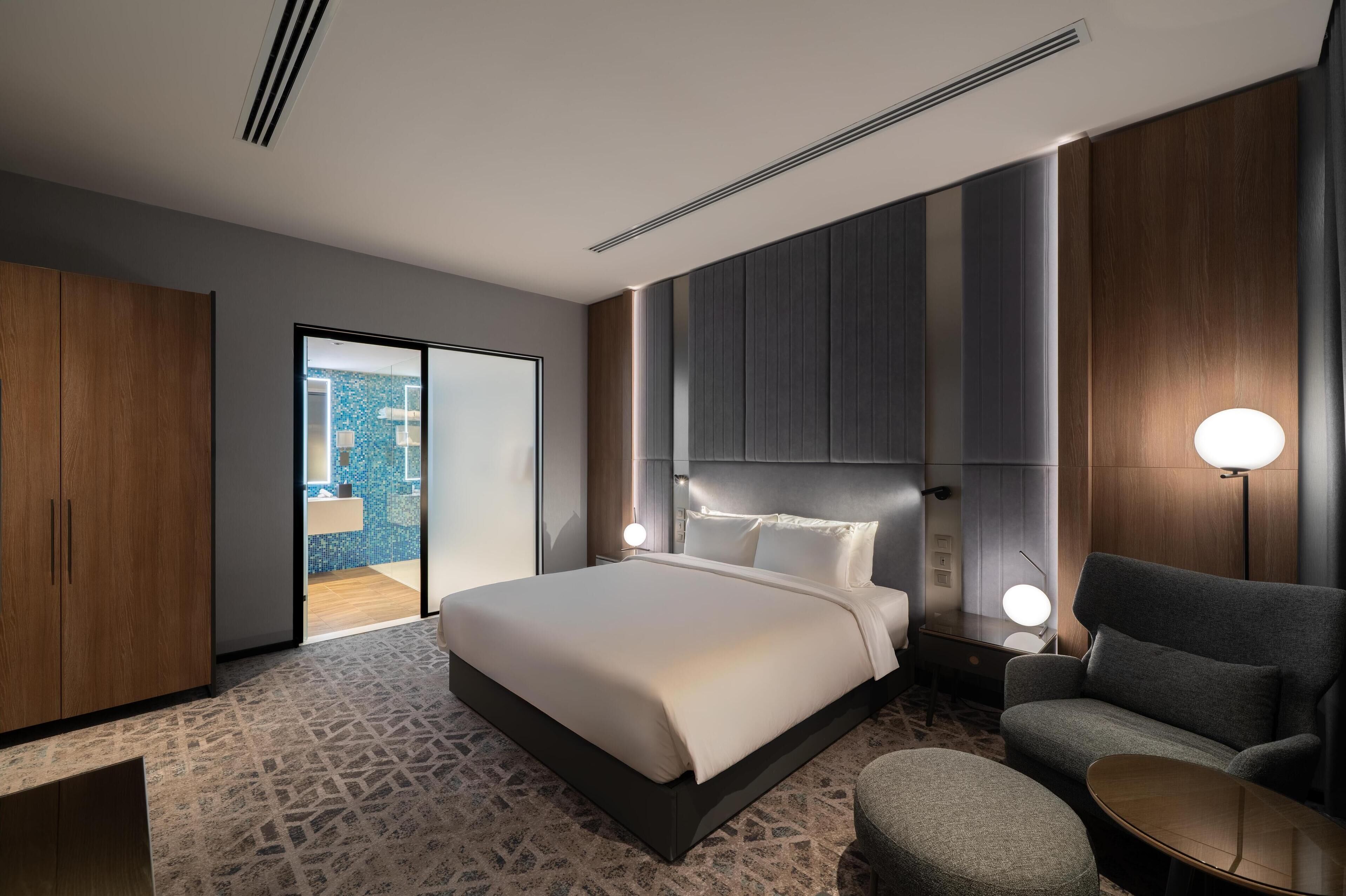 Minibar, màn/rèm cản sáng, giường gấp/giường phụ (miễn phí) 