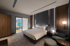 Minibaari, pimennysverhot, ilmaiset lisävuoteet, vuodevaatteet