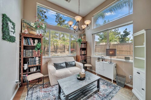 Spacious Golf Course Retreat - w/ Modern Kitchen