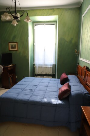 2 bedrooms, iron/ironing board, travel crib, free WiFi