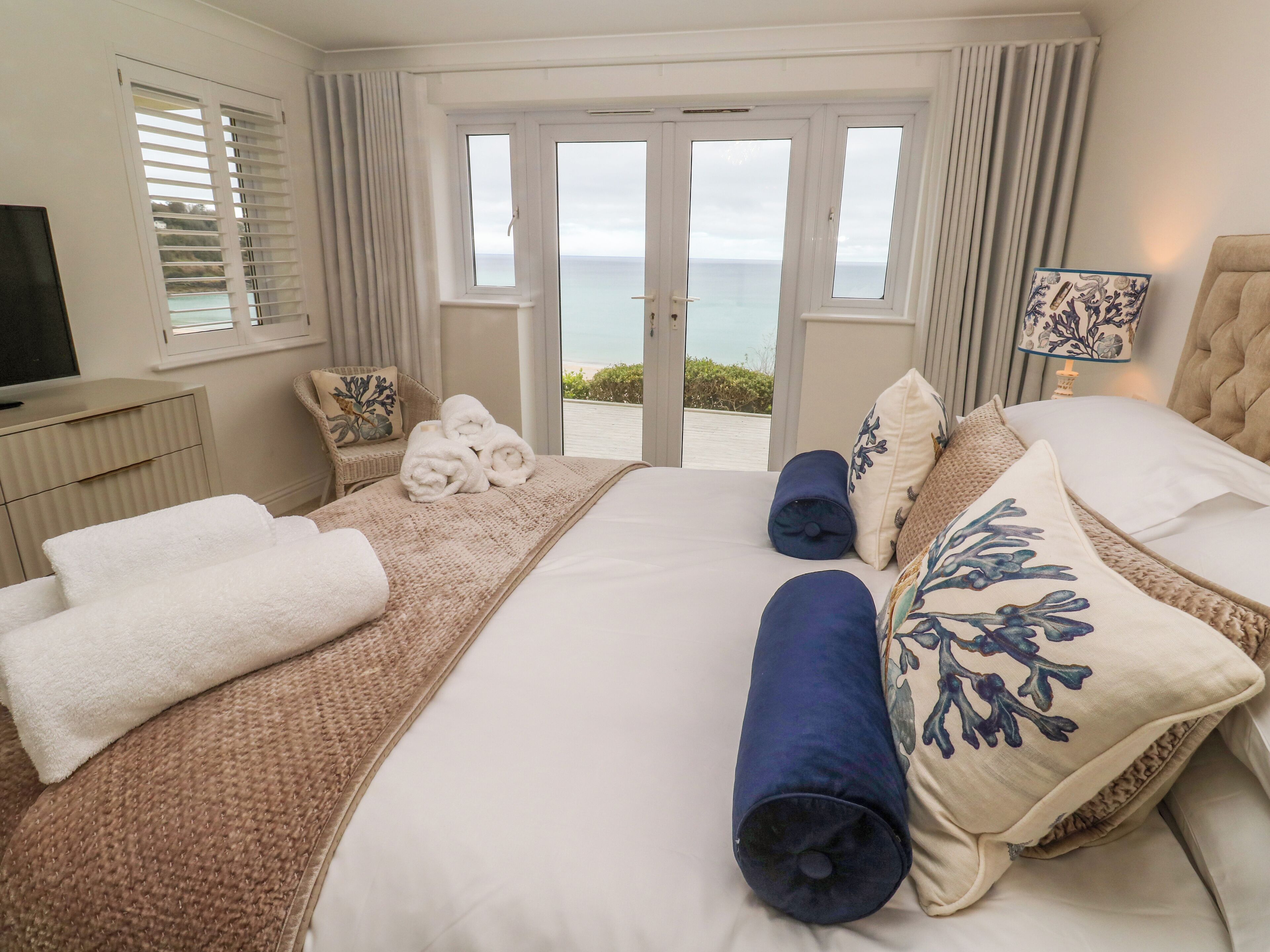 2 bedrooms, individually decorated, individually furnished, free WiFi