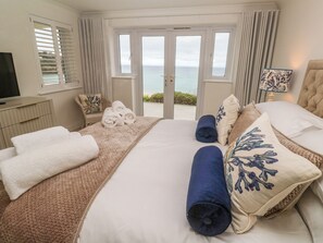 2 bedrooms, individually decorated, individually furnished, free WiFi - Sandwaves (St Ives)