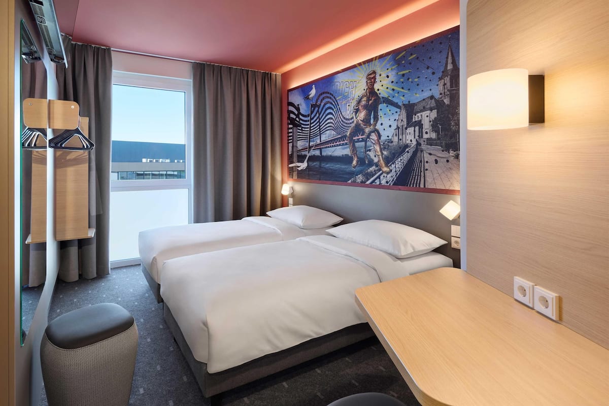 Twin Room | Desk, free WiFi