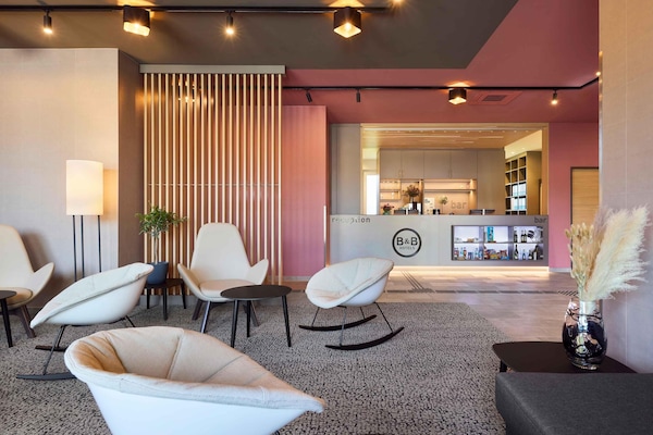 Una scrivania, Wi-Fi gratuito